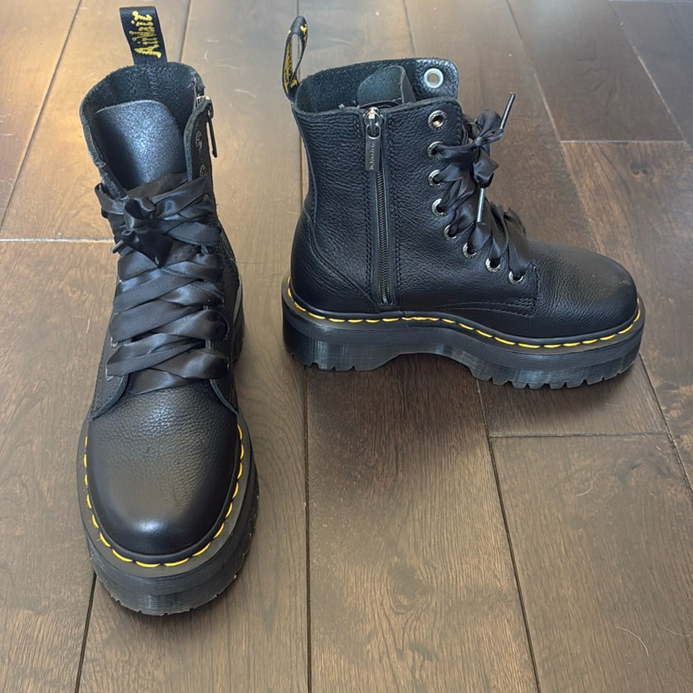 Dr. Martens Jadon III boot Pisa leather platforms